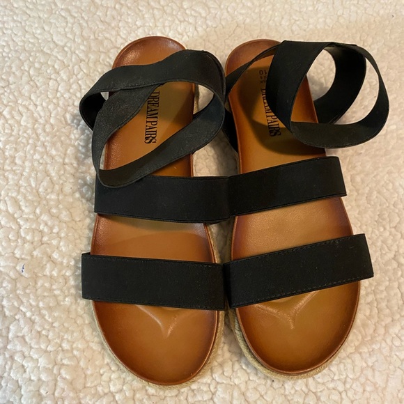 Dream Pairs Black and Tan Sandals size 10 - Picture 3 of 6